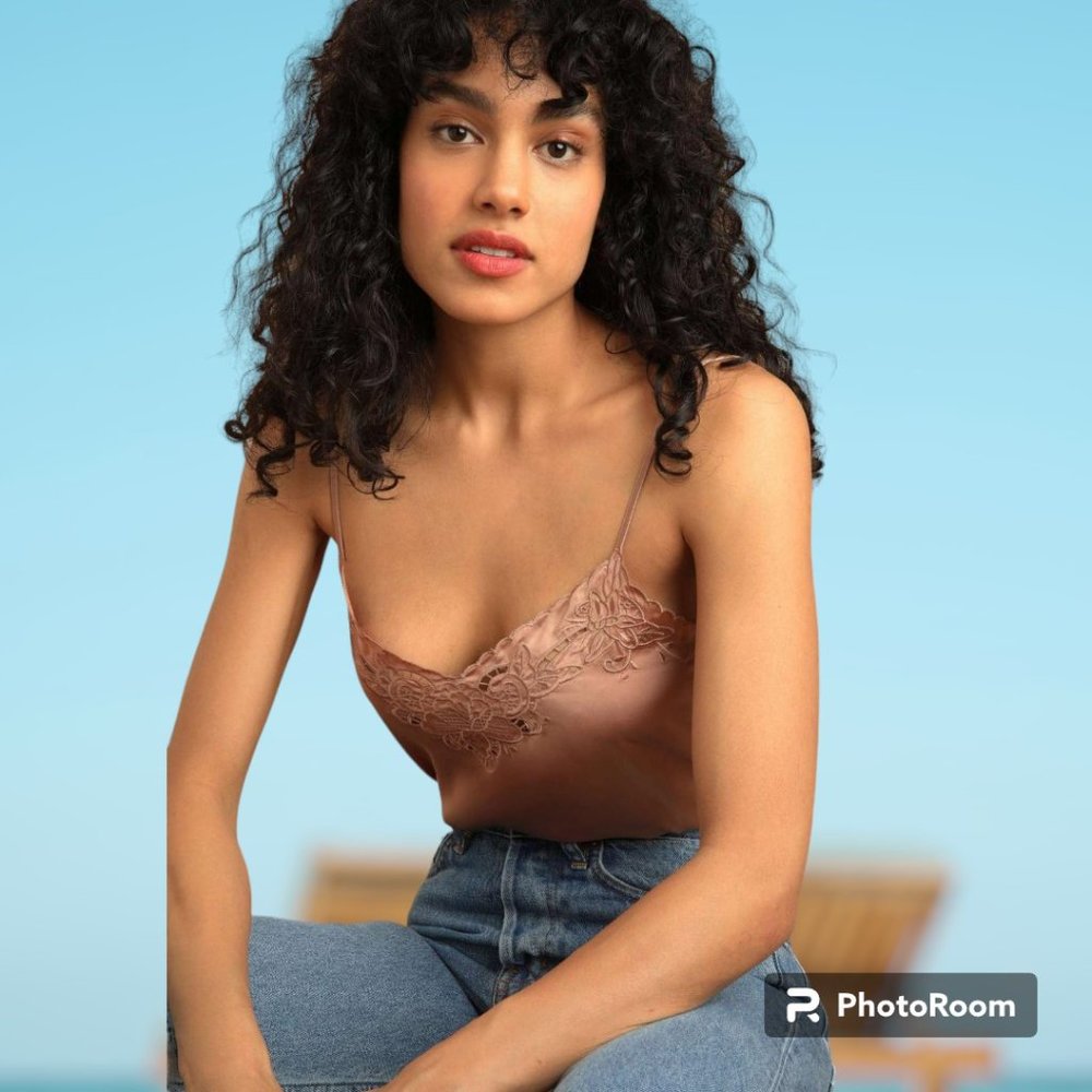 hype - NWT Rose Silky Lace Tank Top camisole